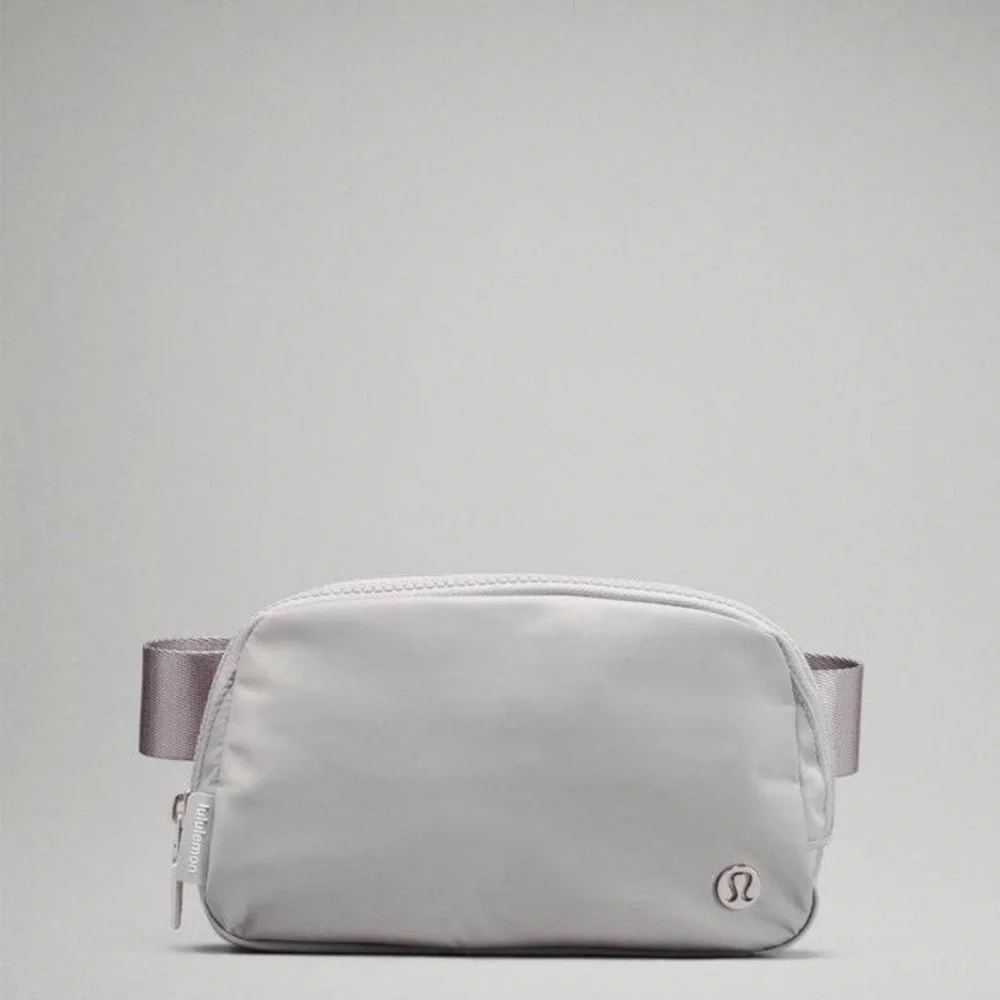 Lululemon Belt Bag Silver Drop - Picture 1 of 3